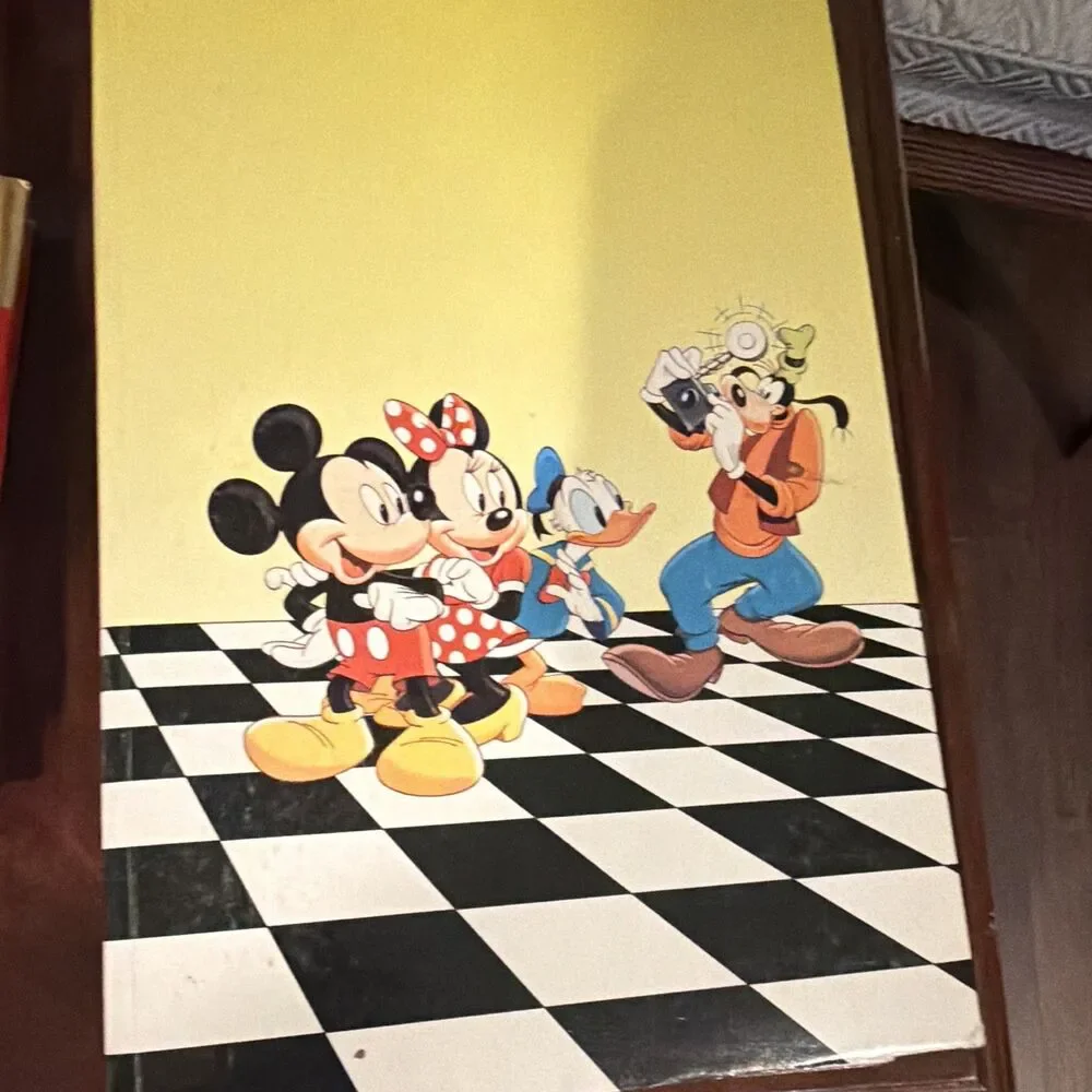 Disney 3-Ring Plastic Binder w/ Page Sleeves Mickey Minnie Donald Goofy Yellow